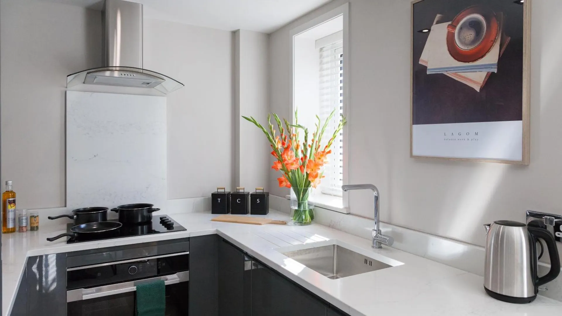 1 Bedroom Flat - Long Term Stay Rates-Contractors-Professionals-Relocation Leeds  Leeds (West Yorkshire)