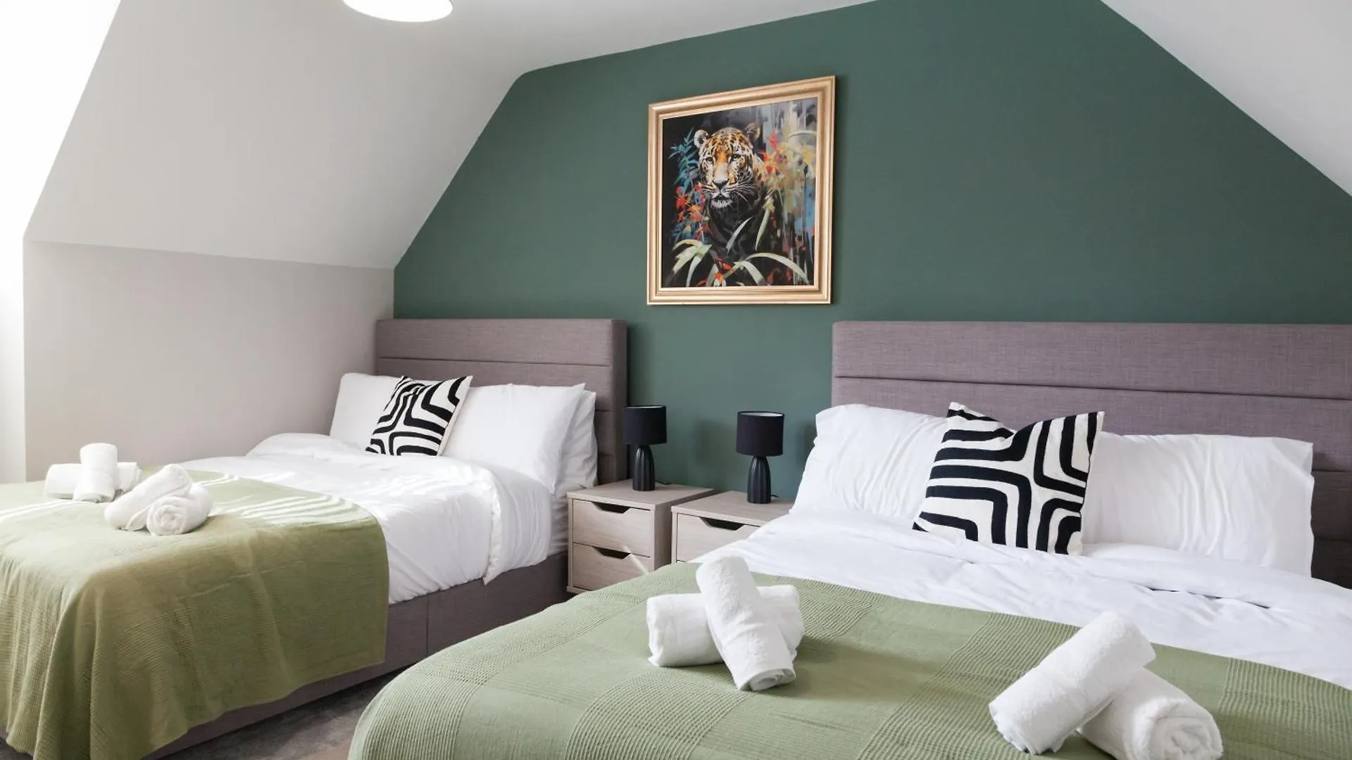 1 Bedroom Flat - Long Term Stay Rates-Contractors-Professionals-Relocation Leeds  United Kingdom