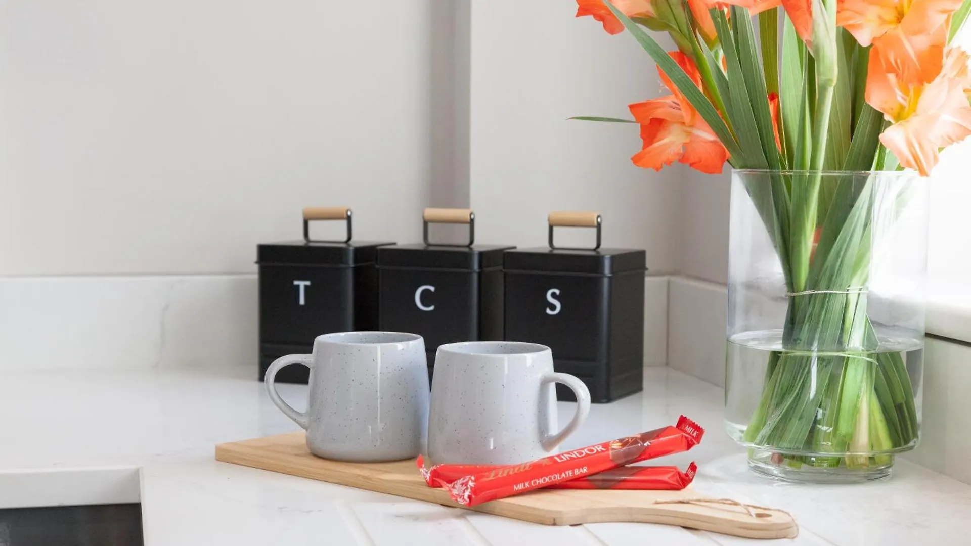 1 Bedroom Flat - Long Term Stay Rates-Contractors-Professionals-Relocation Leeds