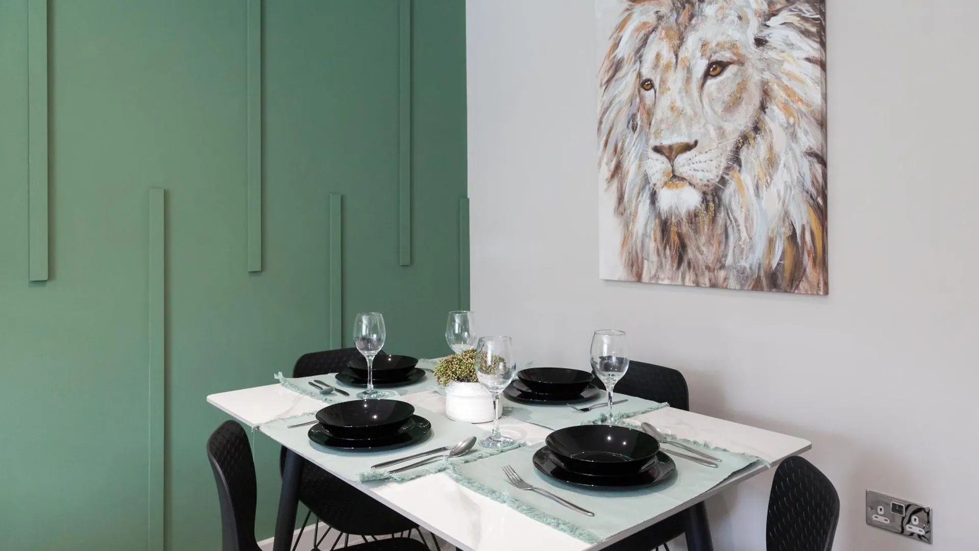 1 Bedroom Flat - Long Term Stay Rates-Contractors-Professionals-Relocation Leeds  United Kingdom