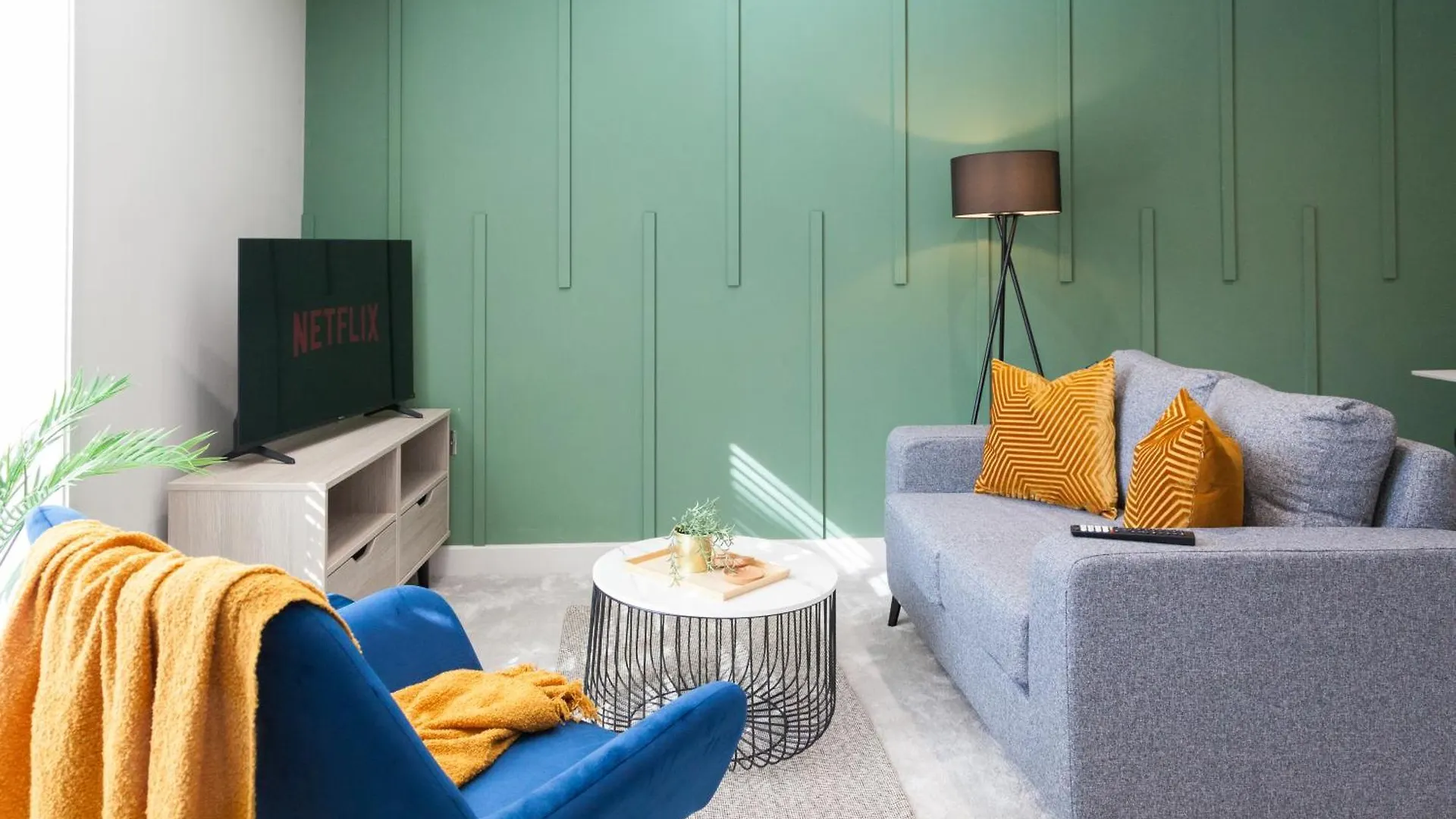1 Bedroom Flat - Long Term Stay Rates-Contractors-Professionals-Relocation Leeds